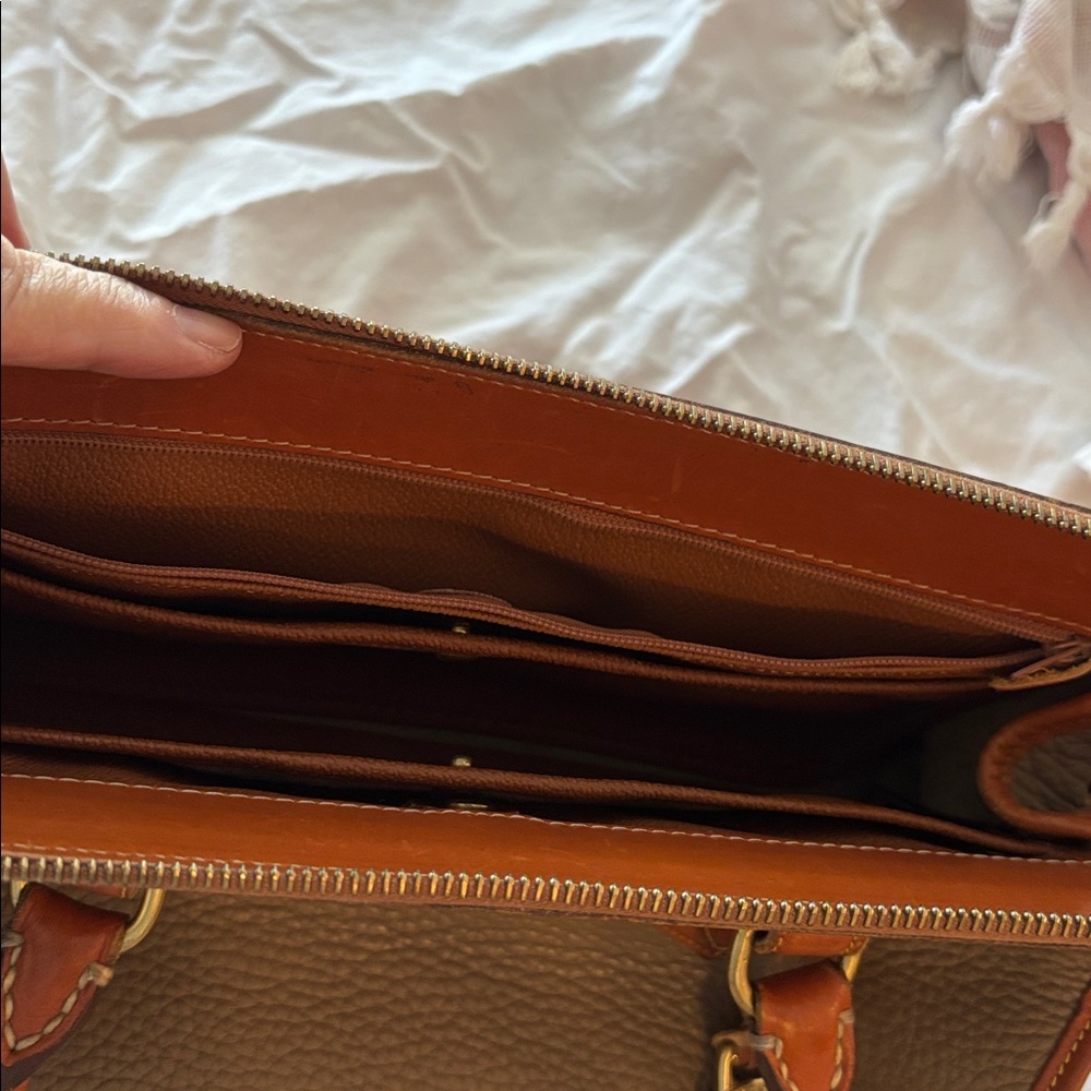 Vintage Dooney & Bourke pebbled leather satchel tote. Excellent condition! - Picture 8 of 9